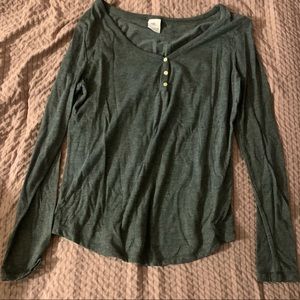 Gray long sleeve shirt